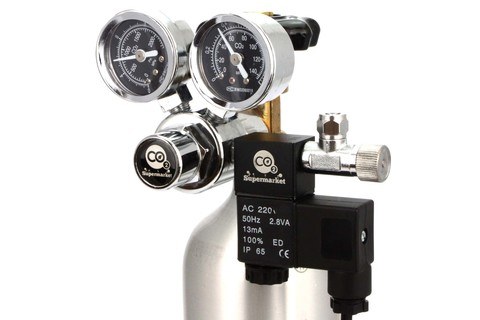 Foto eines Gasreglers, der in einem CO2-System von CO2 Supermarket enthalten ist.