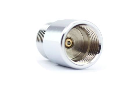 Blick auf weibliche Fäden von Paintball CGA 320 Adapter