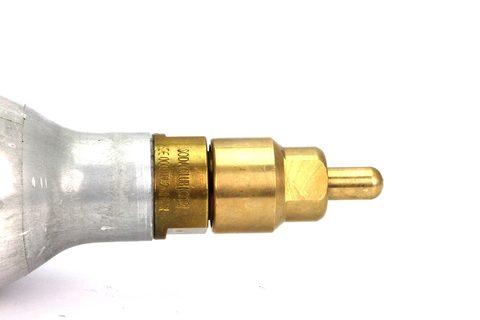 Hambleton Bard Injector an SodaStream-Zylinder angeschlossen