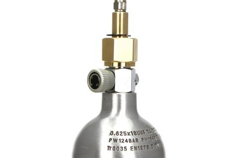 Zylinderbefüllung mit Verbindungsschlauch