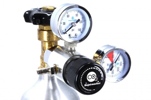 An horizontalen Zylindern befestigt