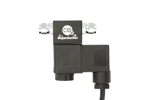 Foto des Solenoids für CO2-Systeme in Aquarien.