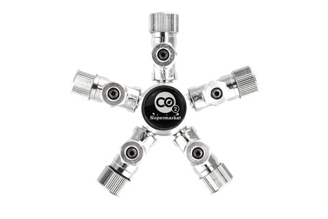 Foto eines 5-Wege-Verteilers für CO2-Regler in bepflanzten Aquarien